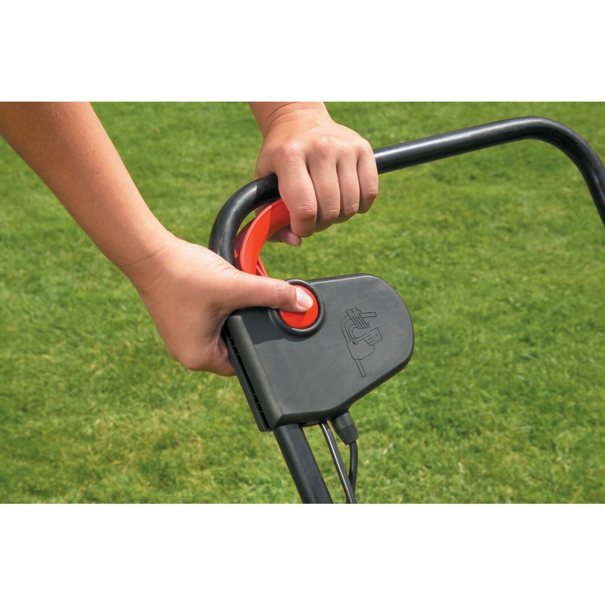 Black Decker 600W Lawn Raker 30cm Width and Adjustable Height